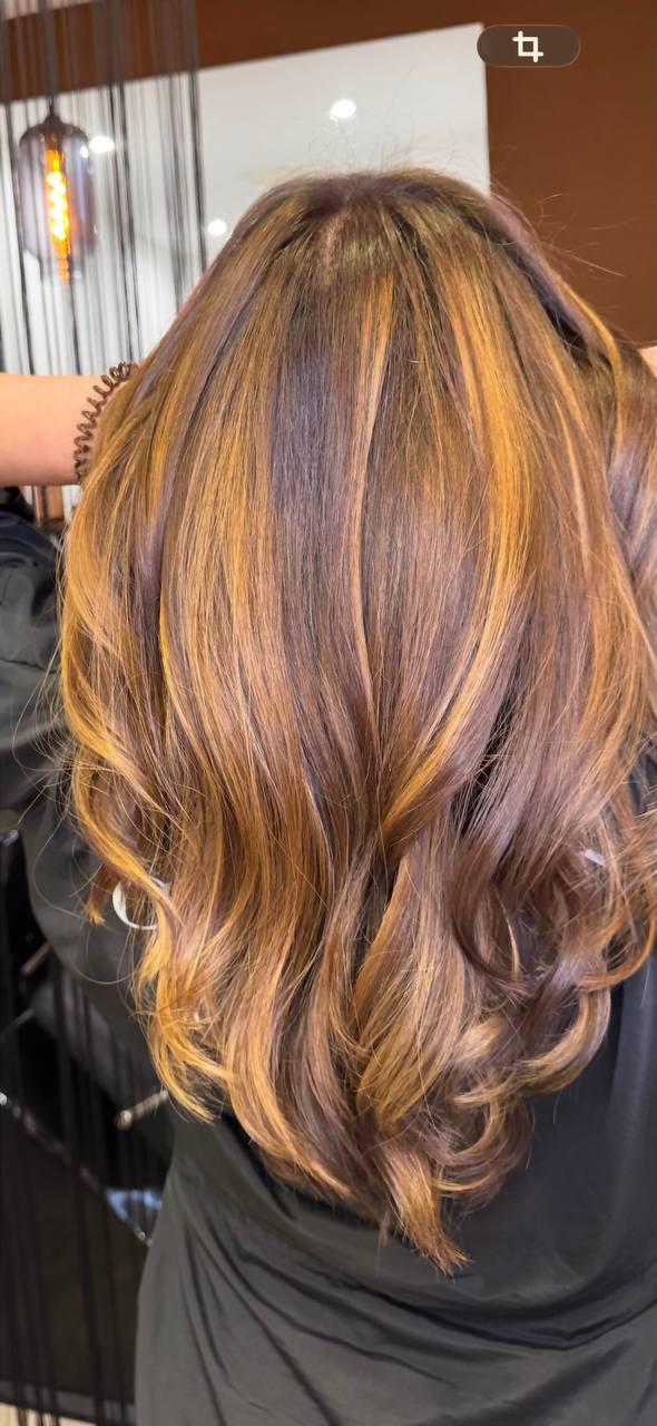 Color cobrizo con mechas